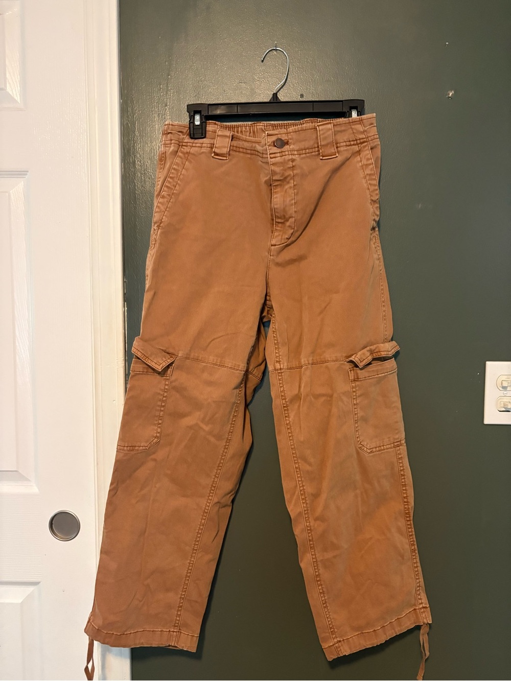 Old Navy Women’s Cargo Pants in Tan
